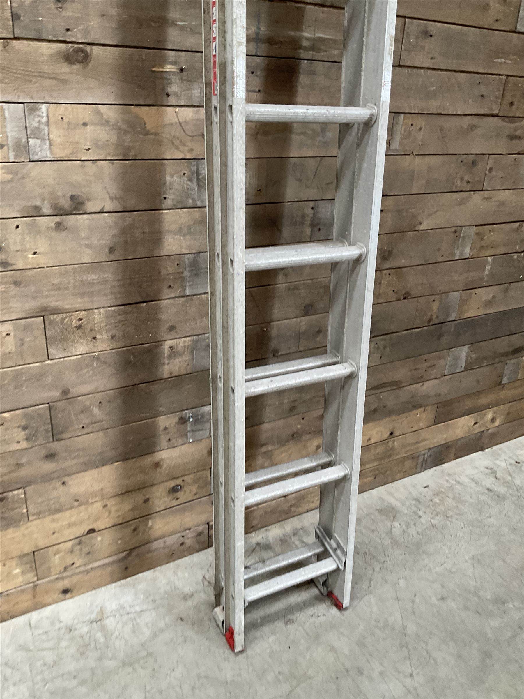 Clima pair extending aluminium ladders - 3.1m closed, 5.6m extended 