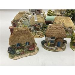 Fourteen Lilliput Lane models, to include Kensington Gardens, Travellers rest, The Bottle Oven, Harriet, etc, all with deeds and original boxes (14)