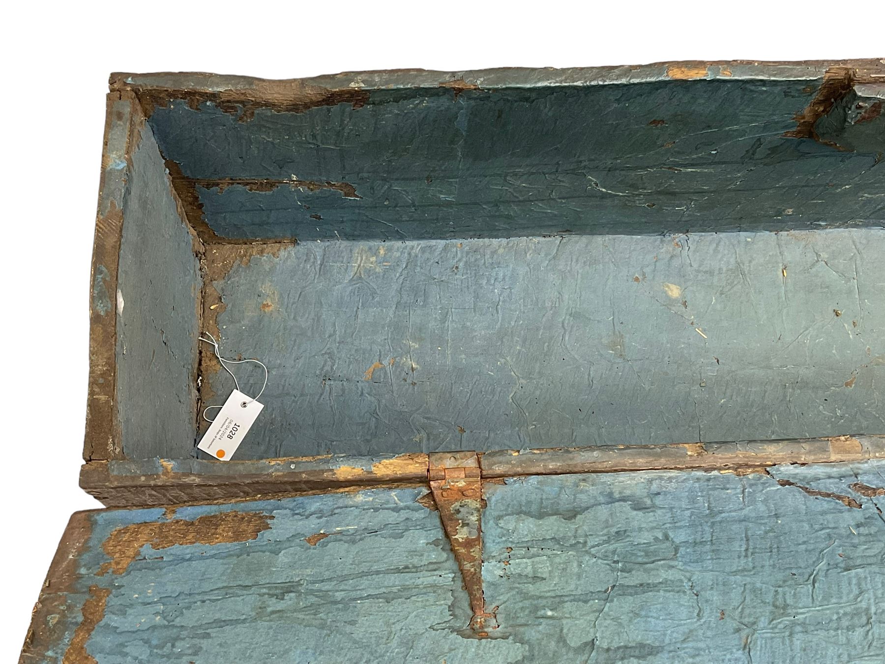 16th/17th century oak six plank boarded kist 