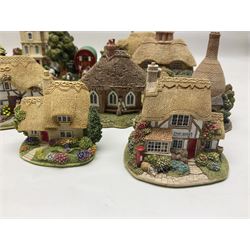 Fourteen Lilliput Lane models, to include Kensington Gardens, Travellers rest, The Bottle Oven, Harriet, etc, all with deeds and original boxes (14)