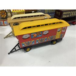 Corgi - various models both boxed and loose to include Dibnahs Choice 1 50 scale 80308, Classics 31702 and 97920, along with loose 1937 Rolls Royce 111 Sedance de Ville model, further mostly Showmans Range models and assembled fairground kits