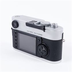 Leica M8 digital rangefinder camera body, with chrome finish, serial number 3196518, circa 2007, in original inner and outer boxes with charger and instructions 