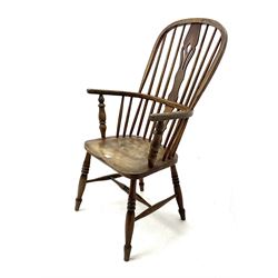 Early 20th ash and elm Windsor chair, shaped and pierced splat, turned supports 