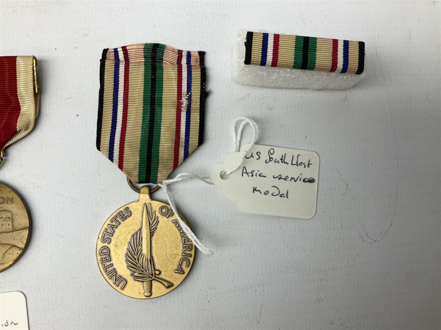 Nine American medals including WW2 Navy and Army Occupation medals, 1939-41 Defence Medal, boxed National Defence Medal and bar, South West Asia Service with bar, Air Force, National Guard and Military achievement medals etc (9)