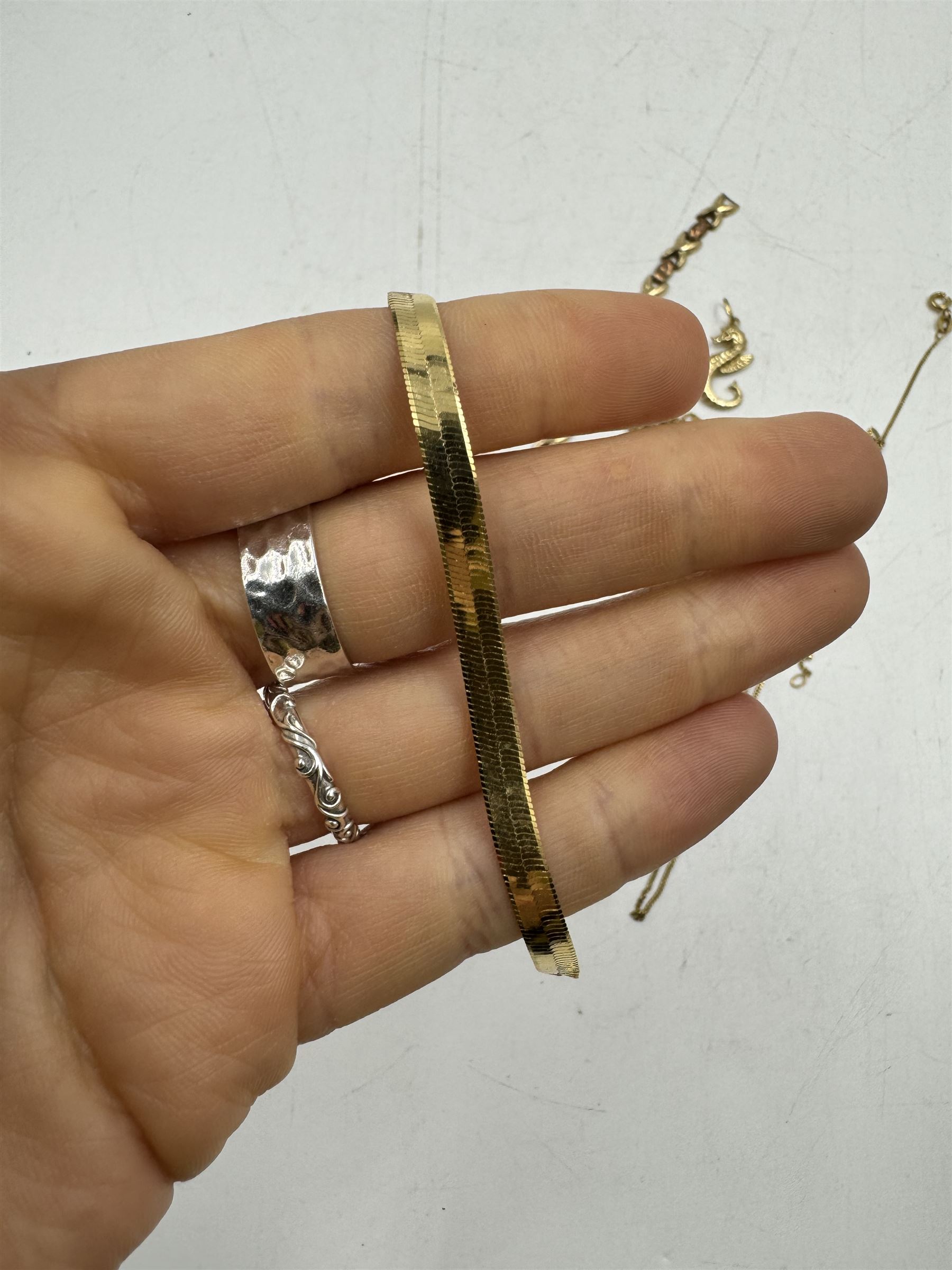 14ct gold bracelet links and a 14ct gold chain, together with 9ct gold jewellery, to include pair of cufflinks, bracelet, seahorse charm, chains and a cubic zirconia pendant 