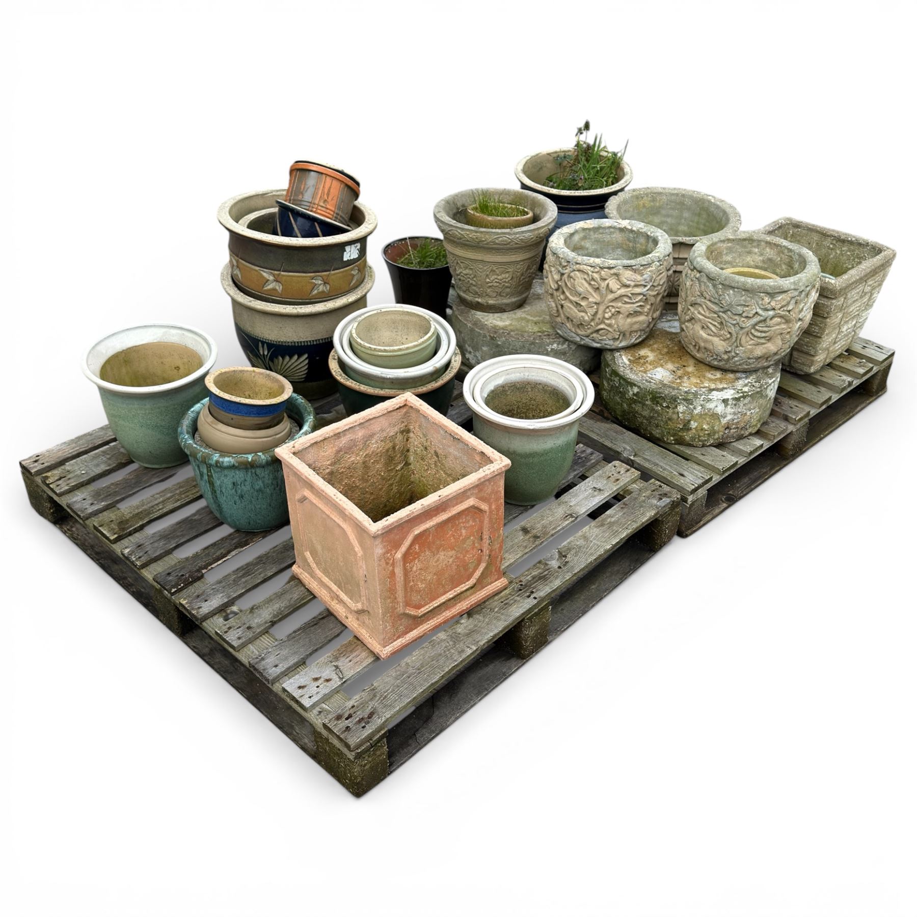 Large collection of plant pots (24)