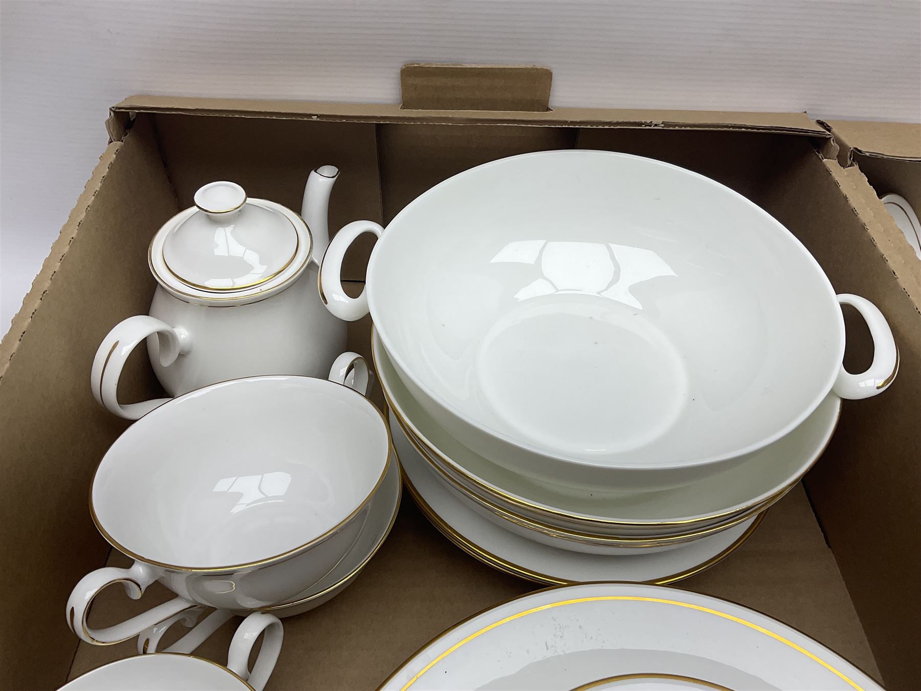 Crownford Queen's China Elegance pattern part tea and dinner service, to include Dinner plates, eight soup bowls, four tea cups etc 