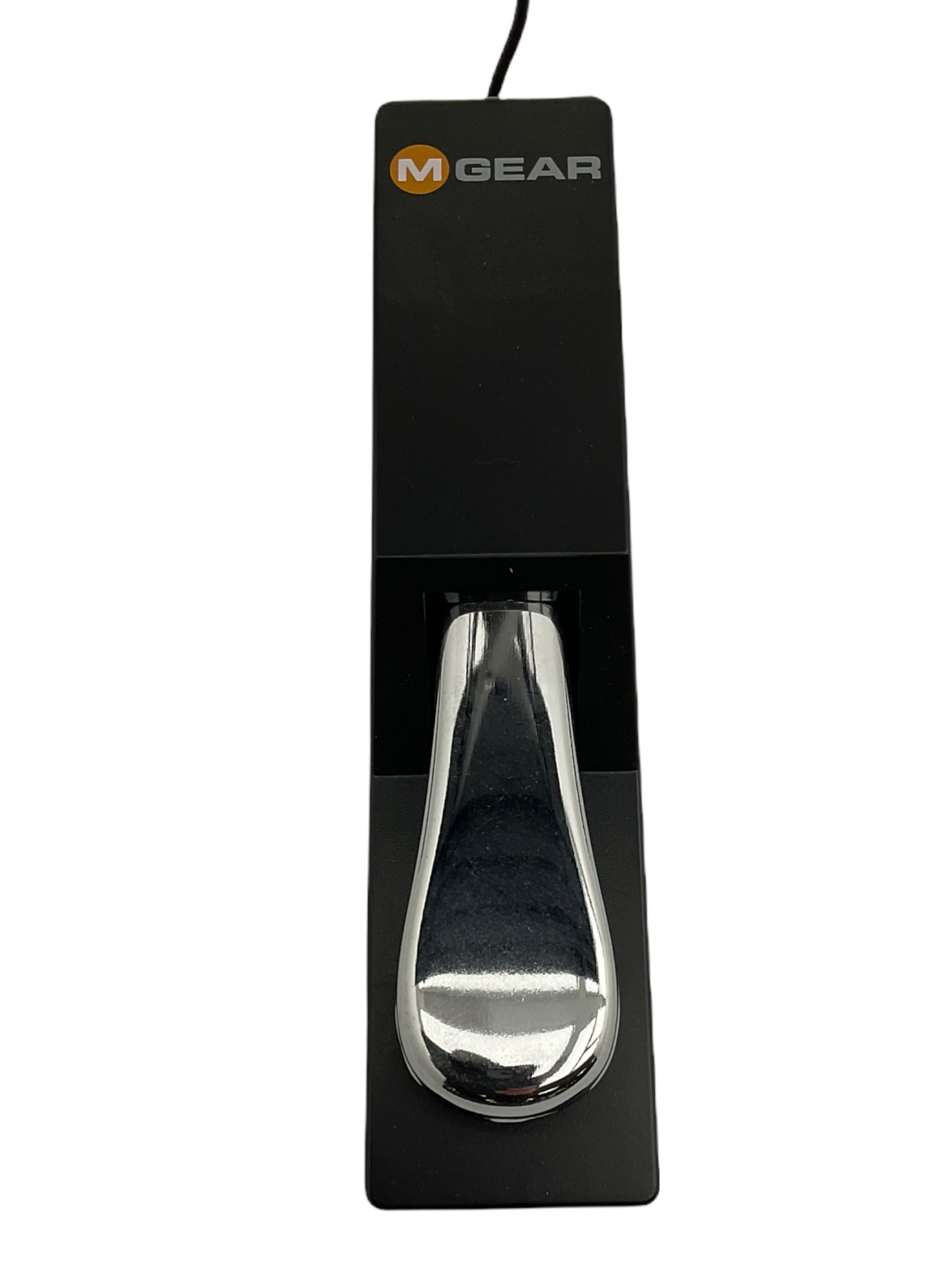 Yamaha PSR E363 keyboard, with stand, foot pedal and instructions