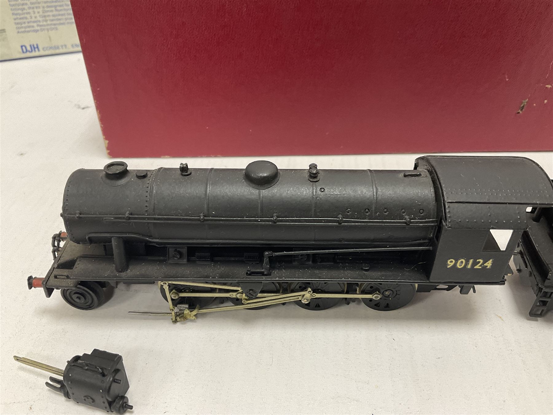 DJH Models - two ‘00’ gauge kit built model railway locomotives and tenders comprising K37 Highland Railway/LMS Castle 4-6-0 no.14685 in LMS crimson and K38 BR/WD 2-8-0 no.90124 in BR black; in original boxes 