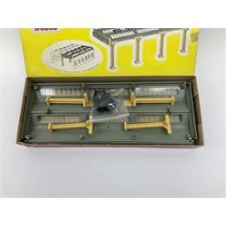 Hornby Dublo - 5006 Engine Shed Extension Kit; 5085 Suburban Station Kit; and 5030 Island Platform Kit; all in pictorial boxes; and Plastic Platform Extension in associated box lid (4)