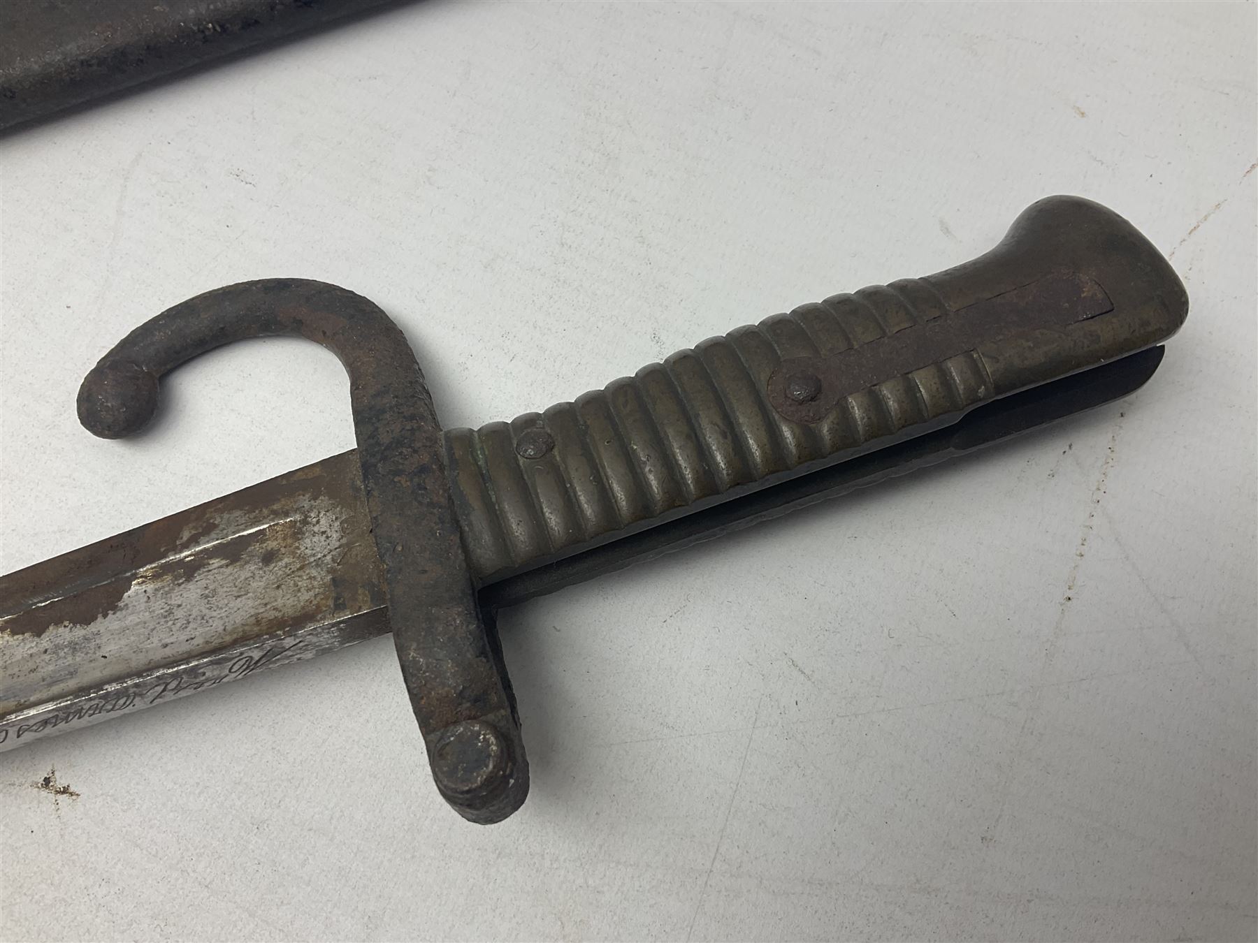 French 1866 pattern sabre bayonet with 57cm fullered steel curving blade dated 1875, in steel scabbard L71cm overall