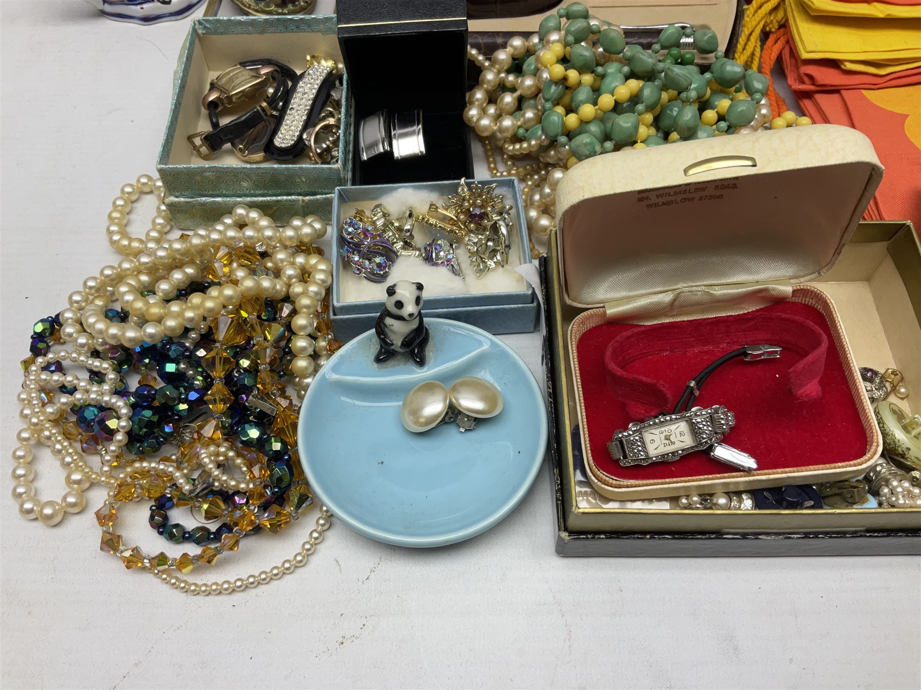 9ct gold agate brooch, gold ring, silver brooch, silver marcasite ladies manual wind wristwatch, collection of costume jewellery and a Smiths Timecal Noddy alarm clock etc 