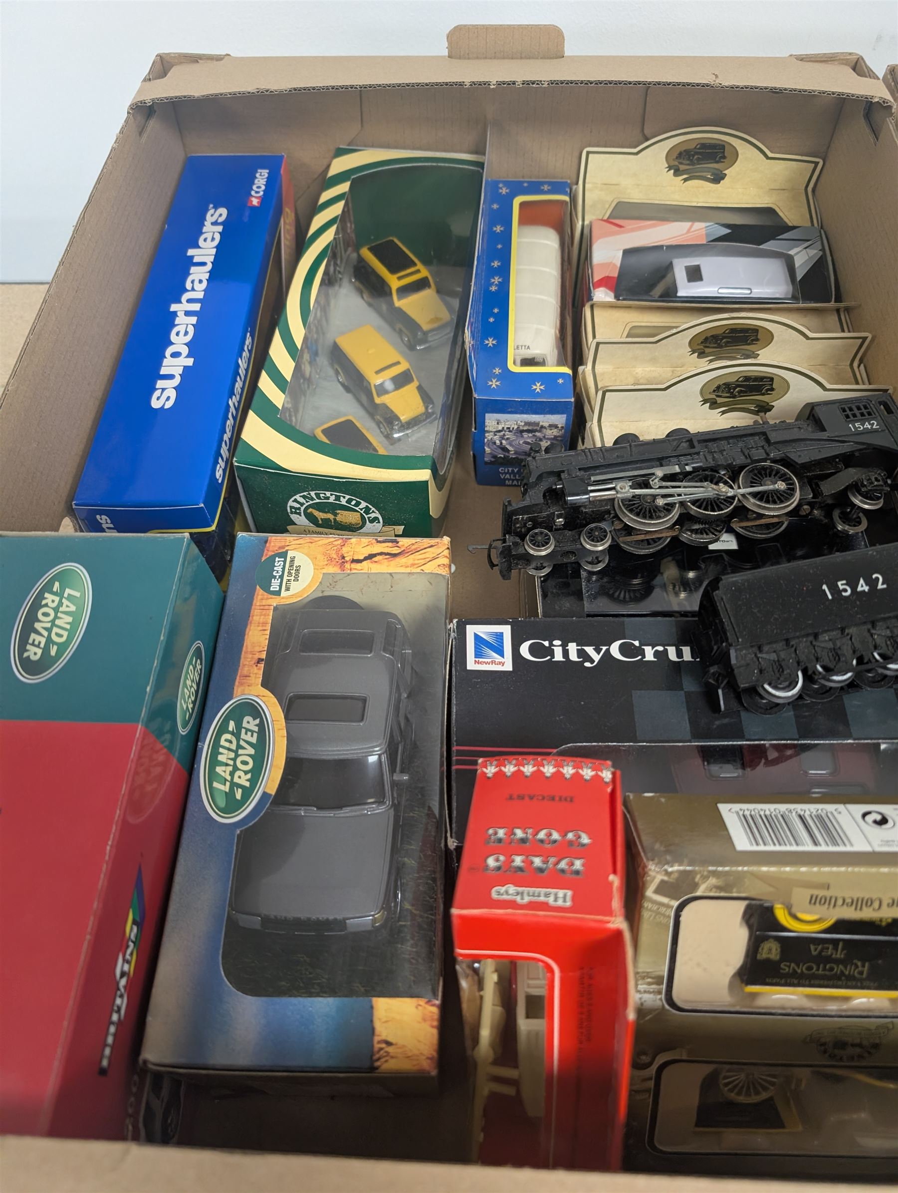 Collection of model railway and diecast cars, including Triang Hornby 00 gauge steam locomotive, Lledo Days Gone and Britains cars, etc some boxed