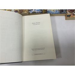 Collection of books by Terry Pratchett, of mostly Discworld interest, to include hardback edition of Going Postal, and further books such as Men at Arms, Sourcery, Small Gods etc 