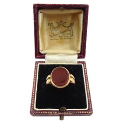Victorian 9ct rose gold carnelian signet ring, Birmingham 1890