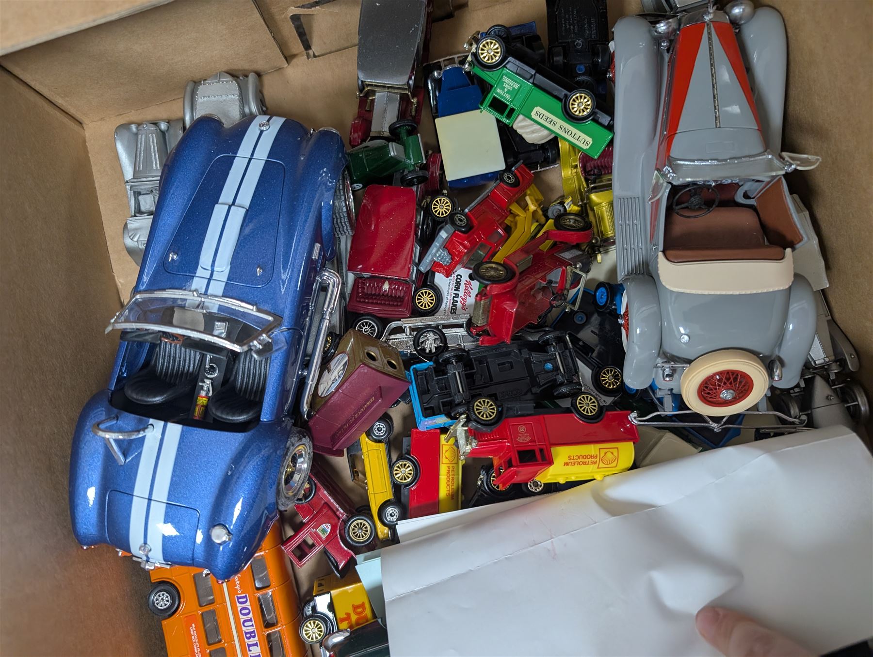Collection of die-cast vehicles, including Crestley Collection, Bburago, Limited Edition Oxford Die-Cast and sealed Matchbox examples, some boxed