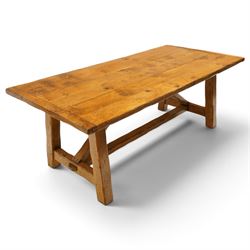 Quality golden figured and burr oak farmhouse refectory dining table, the rectangular plank top with cleated ends, raised on square supports united by arched and H-stretcher trestle base