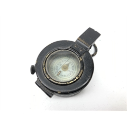  WWII Military compass in black japanned brass case, stamped on base EAC, No.B 133577, MkIII 1943, and broad arrow, W9.5cm  