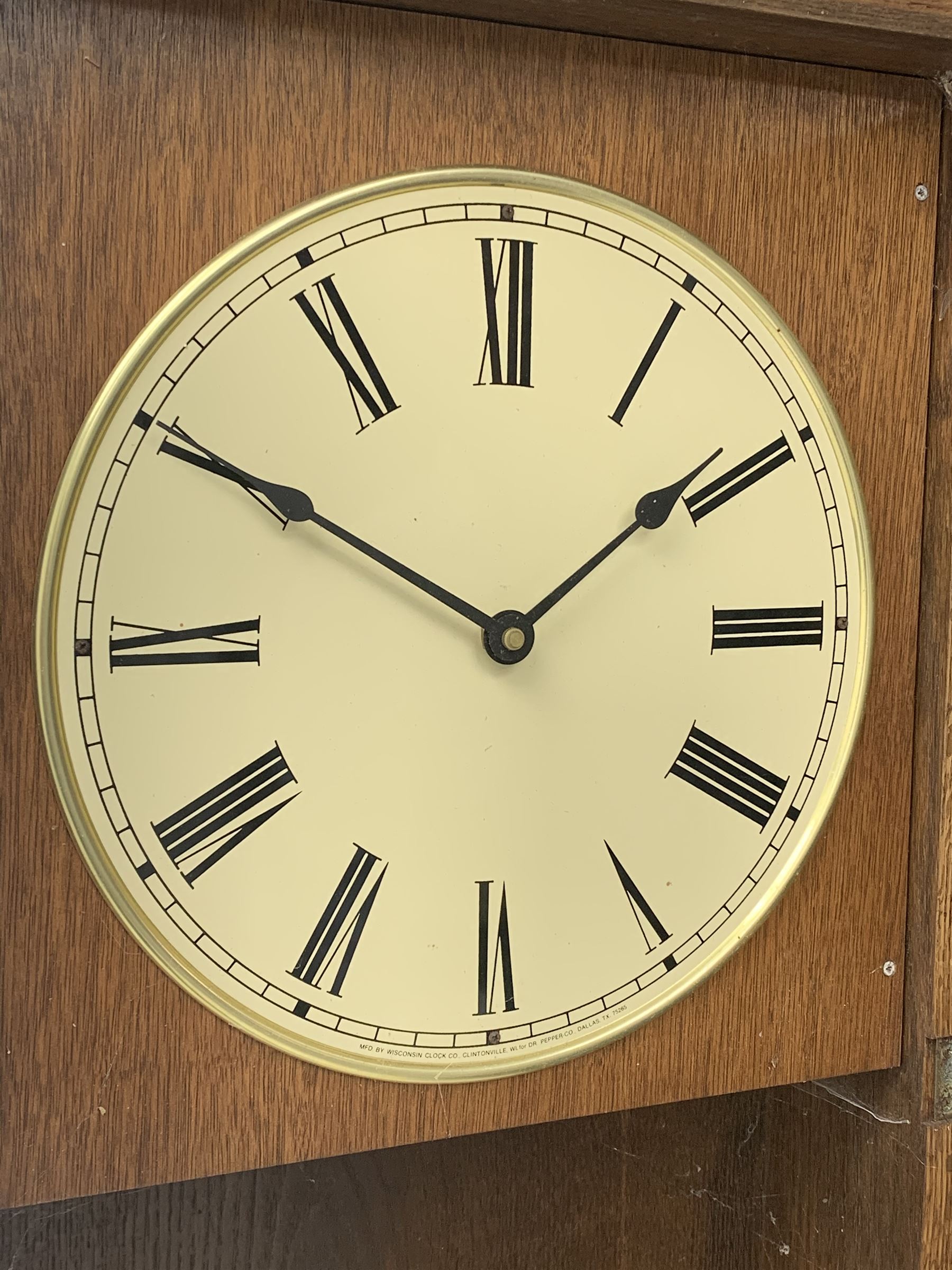 Late 20th century American 'Dr. Pepper King of Beverages' advertising wall clock in oak case, by Wisconsin Clock Co.