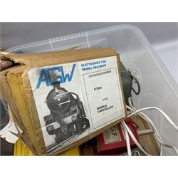 '00' gauge - Hornby Thomas the Tank Engine 0-6-0 locomotive No.1, boxed; electric turntable; various trackside accessories and spare parts; and six Marshall and other power controllers.