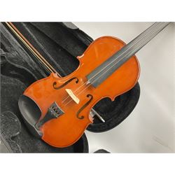 Dean small or child's size electric guitar in black, serial no.O09121956 L85cm; in gig bag; and modern student's violin with 35.5cm two-piece back in fitted carrying case with older bow (2)