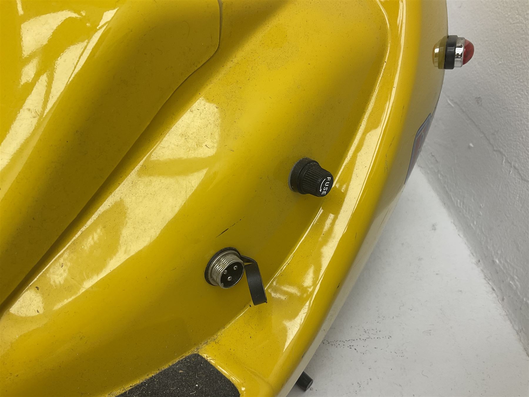 E-Scooter yellow electric 2-wheel scooter with seat and charger L106cm