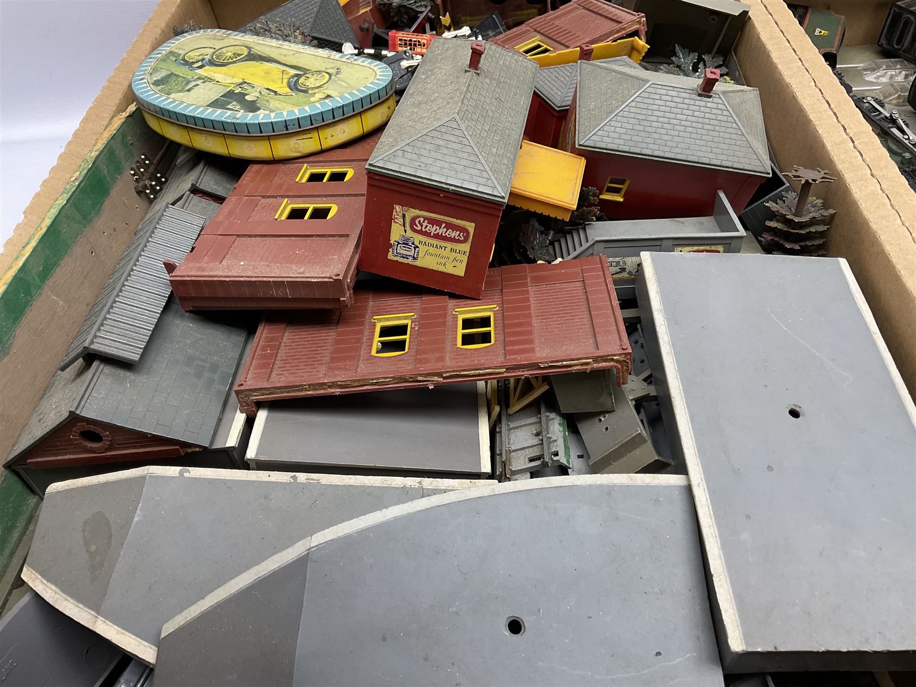 Tri-ang '00' gauge - Class 23 TC Pacific (Hiawatha) 4-6-2 locomotive and tender No.2335; Princess Class 4-6-2 locomotive and tender 'Princess Elizabeth' No.46201; Class 3F Jinty locomotive No.47606; Class 57XX 0-6-0 Pannier Tank locomotive No.8751, boxed; quantity of coaches and wagons; large quantity of track, trackside buildings and accessories.