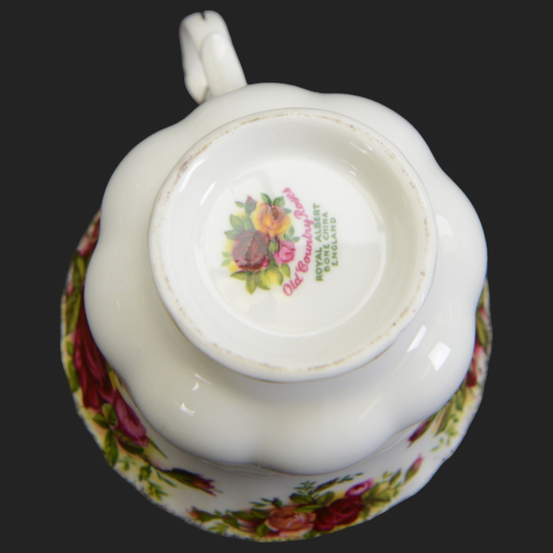 Royal Albert Old Country Roses part tea and dinner service for six, including dinner plates, bowls, cups and saucers etc 