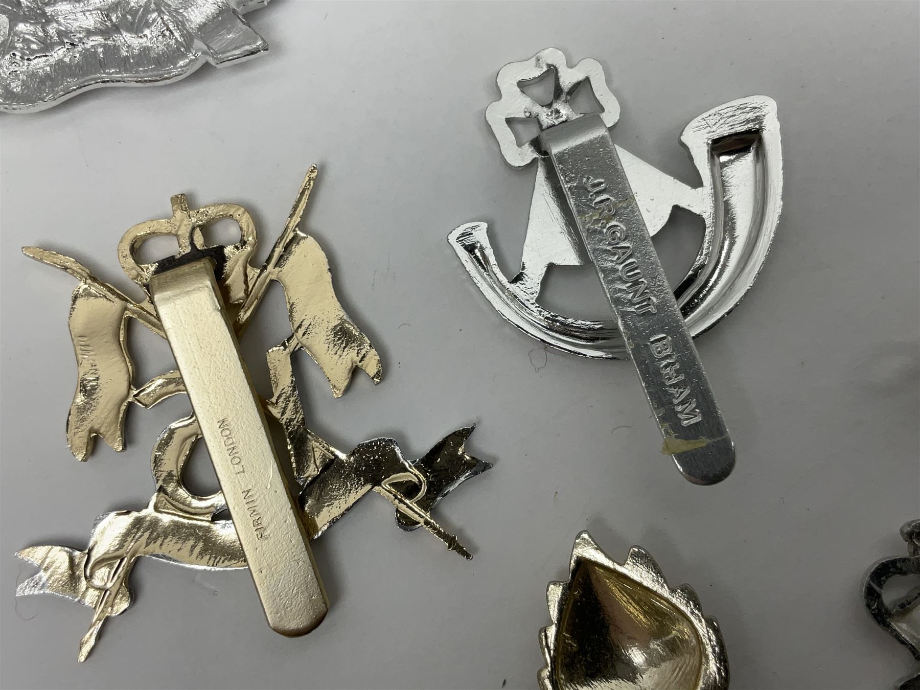 Military badges - approximately eighty predominantly staybrite glengarry, cap and collar badges and small quantity of plastic badges
