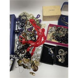 Various costume jewellery to include 9ct gold oddments, stamped silver examples, necklaces, earrings, beads etc