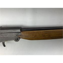 Italian Boehler Blitz .410 folding single barrel shotgun, walnut stock with 70cm barrel, chequered grip and fore-end with cross action safety, No.1779, L112cm overall SHOTGUN CERTIFICATE REQUIRED