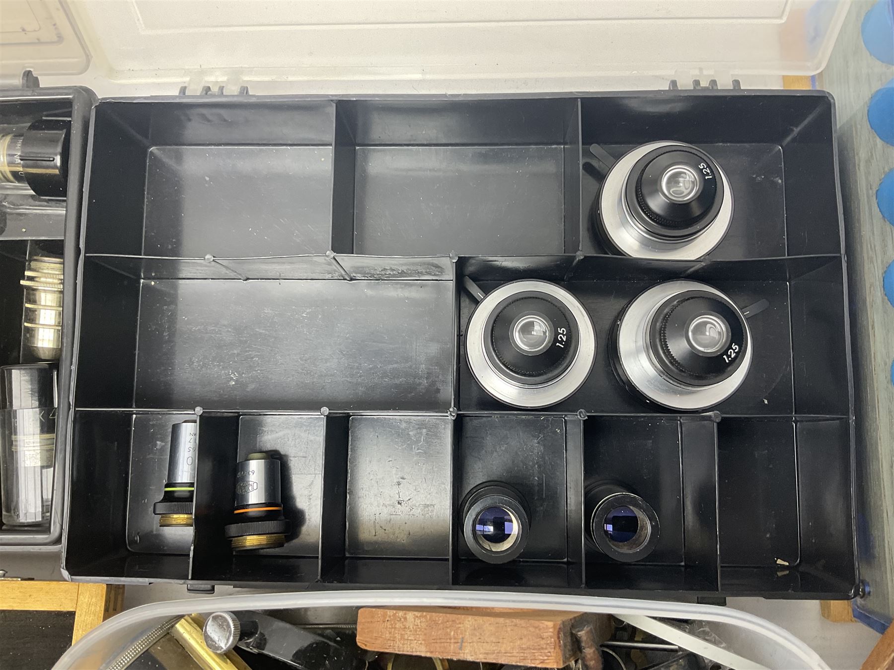 Large collection of microscope lenses, for various microscopes 