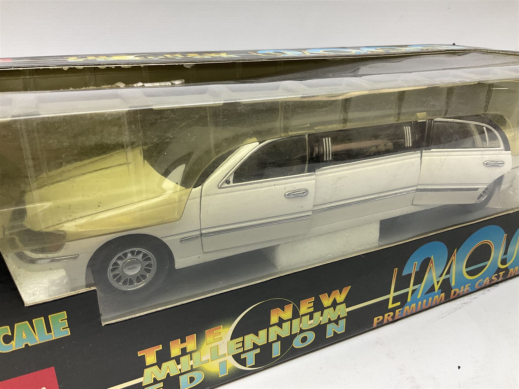 Sun Star - five 1:18 scale die-cast models comprising Ford Lincoln 2000 Limousine Millenium Edition; TX1 London Taxi Cab 1998; 1972 Datsun 240Z; 1939 Horch 855 Roadster; and Mercedes-Benz 350 SL; all boxed (5)