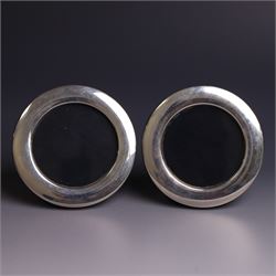 Four late 20th century silver mounted photograph frames, comprising two oval frames and pair of smaller circular frames, all hallmarked Laurence R Watson & Co, Sheffield 1983/4, largest H16.5cm