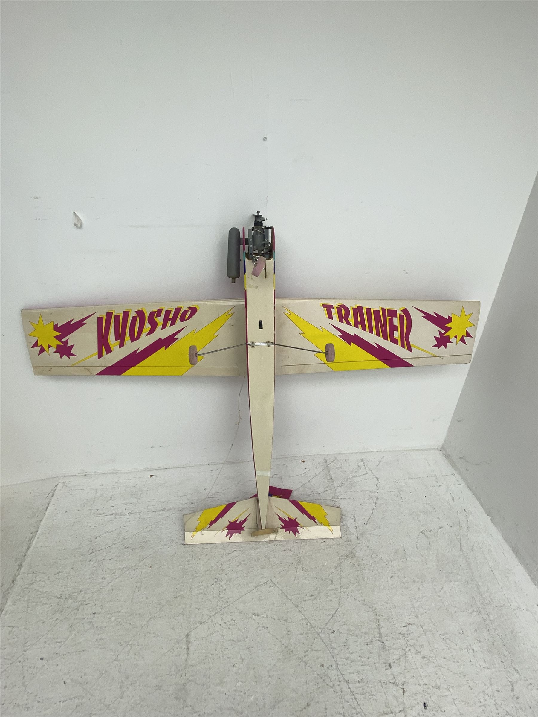 Kyosho Trainer 40 remote control aeroplane, L120cm, W161cm