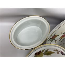 Royal Worcester Evesham pattern ceramics, including twin handled pot, oven dishes, pie dishes, bowls, jugs, etc together with other Royal Worcester ceramics 