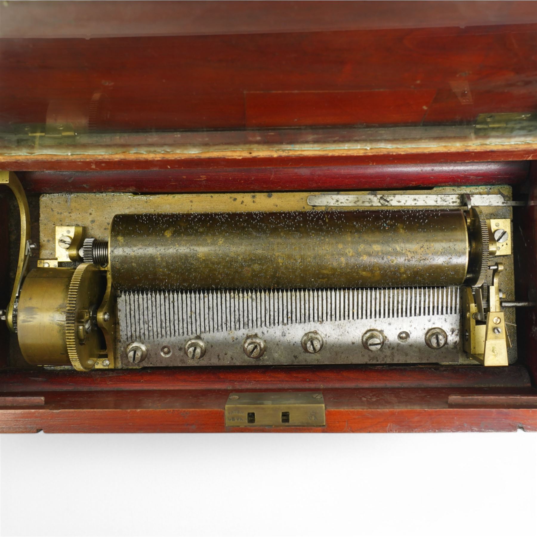 Late 19th century six air musical box, serial no.8440 with comb and cylinder movement, Geneva stopwork with repeat and select levers in mahogany box W39cm