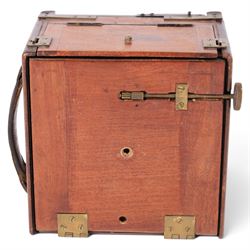 Thornton Pickard Folding Ruby plate camera, with C. P. Goerz Berlin Doppel-Anastigmat DRP lens, serial no. 105517