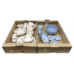 Colclough Amanda pattern tea and dinner service for six, comprising teapot, milk jug and sucrier, bowls, dinner plates, side plates, teacups and saucers and two cake plates, together with quantity of blue and green Wedgwood Jasperware to include bowl and trinket dishes, in two boxes
