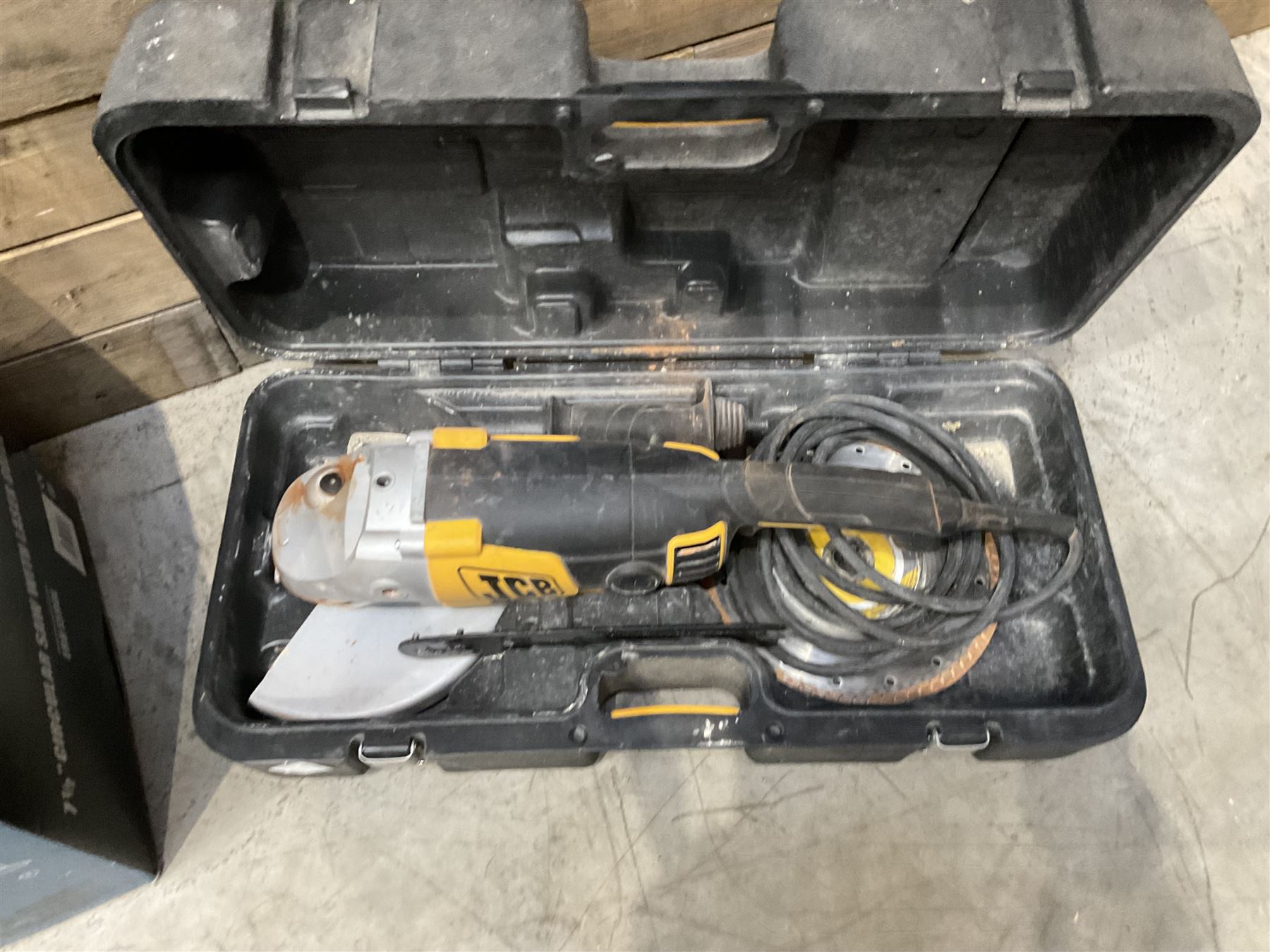 Erbauer 7.5'' circular saw with laser guide, JCB and PBX angle grinders (3)