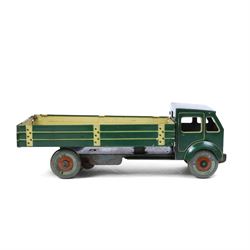 Mettoy tin plate clockwork Dunlop 90 tipper truck, in green and cream livery, H10cm, L28cm
