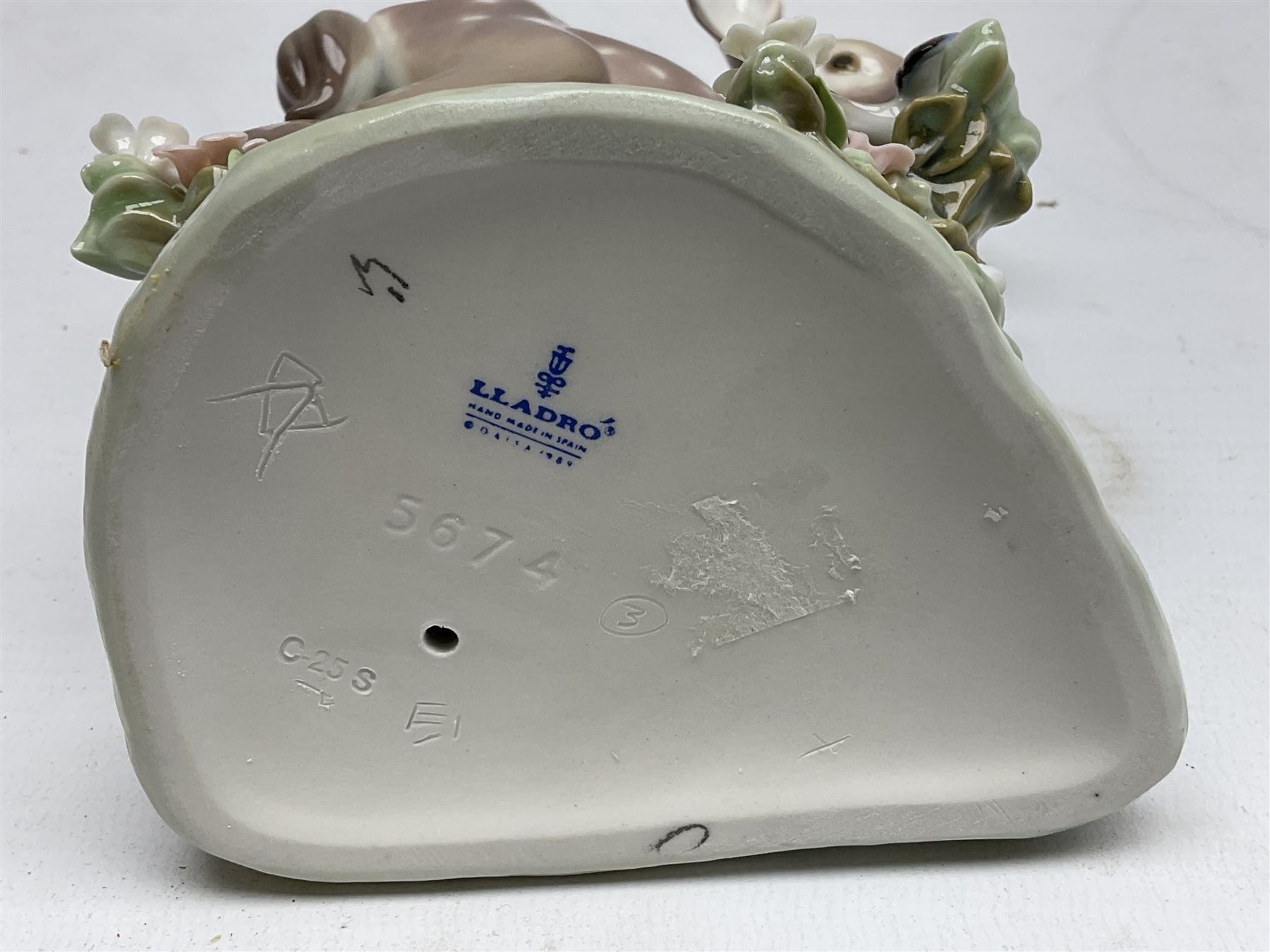 Two Lladro deer figures, comprising A Fawn and Friend no 5674 and Hi There no 5672, both with original boxes, largest example H14.5cm