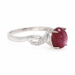 9ct white gold star ruby ring, single cabochon cut ruby, with crossover diamond chip shoulders, hallmarked
