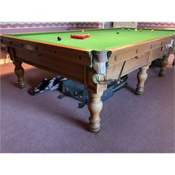 Burroughes and Watts (Soho, London: 1839-1900) - late 19th century oak full size billiard or snooker table, on eight turned supports, thick slate bed.
Currently situated in storage, ready for delivery. Currently in storage. Sold as per image.