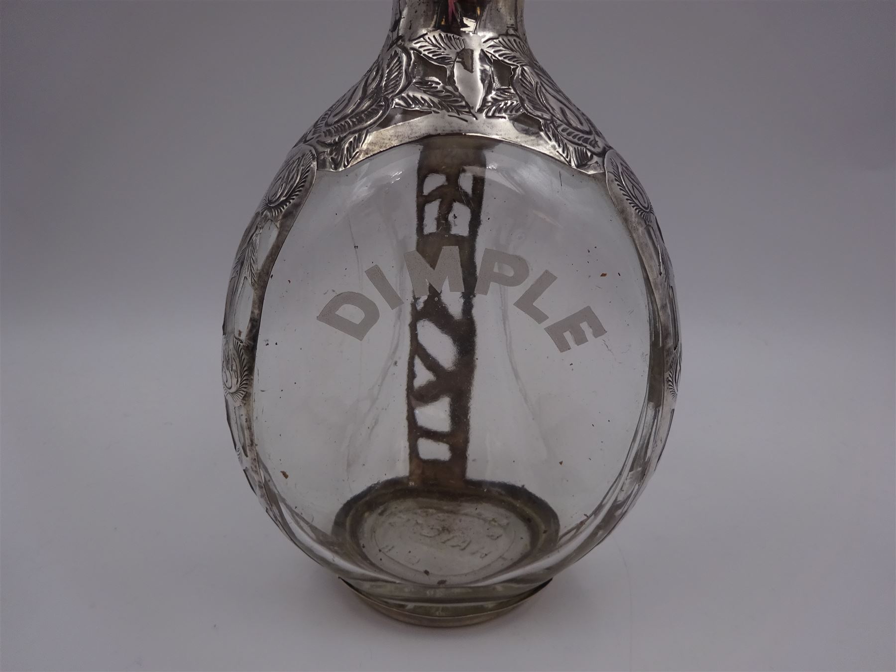 20th century Mexican silver overlaid Dimple whisky decanter/jug with stopper, the glass body overlaid with pierced floral silver decoration, with silver C handle and silver stopper, stamped 925 to base, H23.5cm