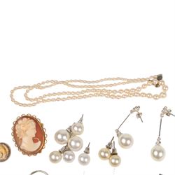 9ct gold cameo brooch, hallmarked, silver jewellery including rings and brooch, cultured pearl necklace and costume jewellery