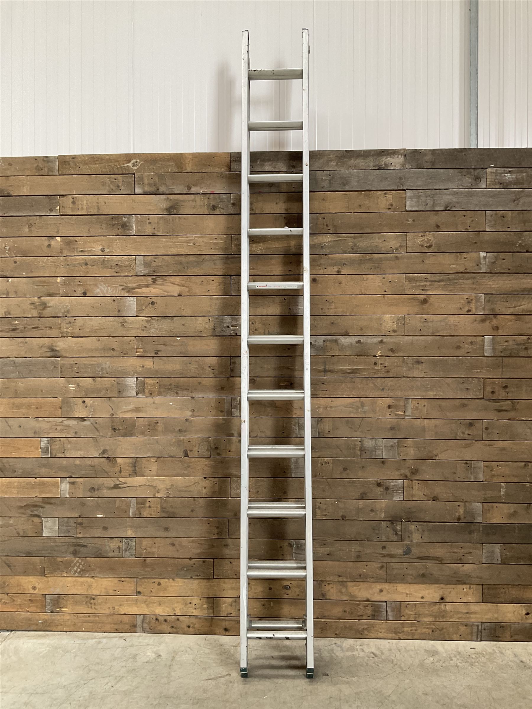 Abru Starmaster DIY aluminium extending ladders - 3.13m closed, 5.56m extended