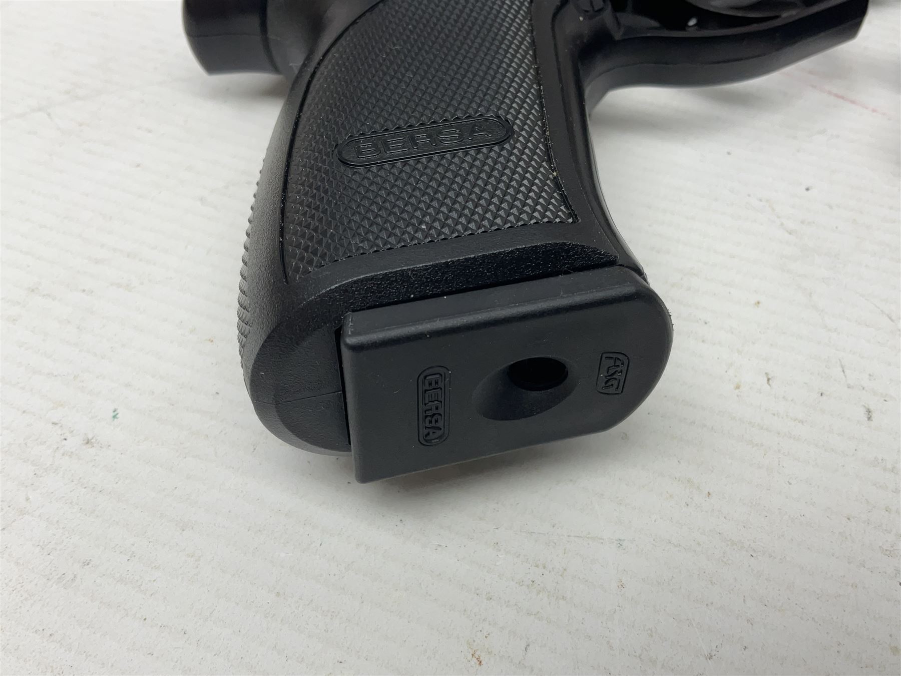 Two Bersa Thunder 9 Pro CO2 BB pistols, serial nos.21M142216 and 20J12270, L30cm overall; one in original box with paperwork  NB: AGE RESTRICTIONS APPLY TO THE PURCHASE OF AIR WEAPONS.