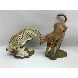 Ten Franklin Mint National wildlife Foundation Big Cats of the World figures to include, White Bengal Tiger, Jaguar, Cougar, Cheetah, Clouded Leopard etc, with display stand