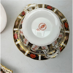 A Royal Crown Derby Imari 1128 twin handled tureen and cover with acorn finial, together with accompanying stand, each with mark beneath, H14.5cm, stand L22.5cm 